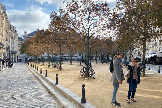 Paris & Louvre Semi Private or Private Tour with Île de la Cité - Starting at Place Dauphine on Île de la Cité