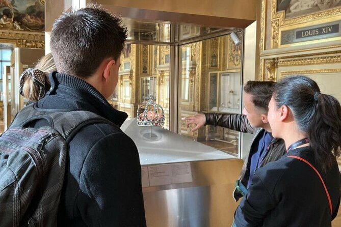 Paris & Louvre Semi Private or Private Tour with Île de la Cité - What the small group changes