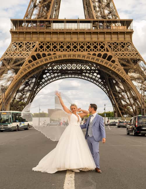 Paris : Louvre Street Photoshoot - Should you book the Louvre photoshoot?