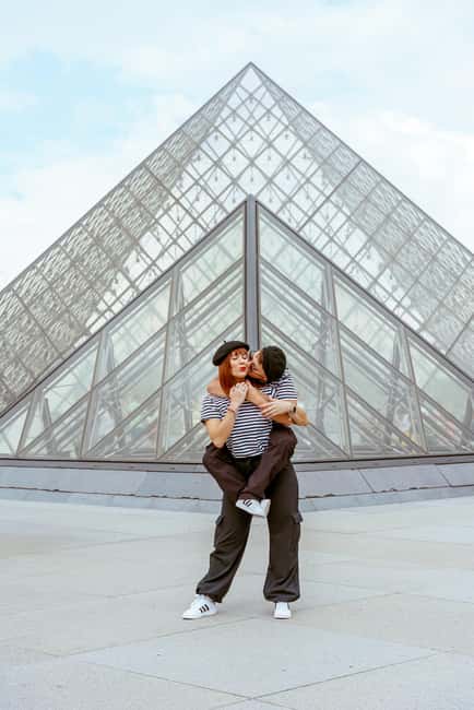 Paris : Louvre Street Photoshoot - Starting beside the Arc de Triomphe du Carrousel