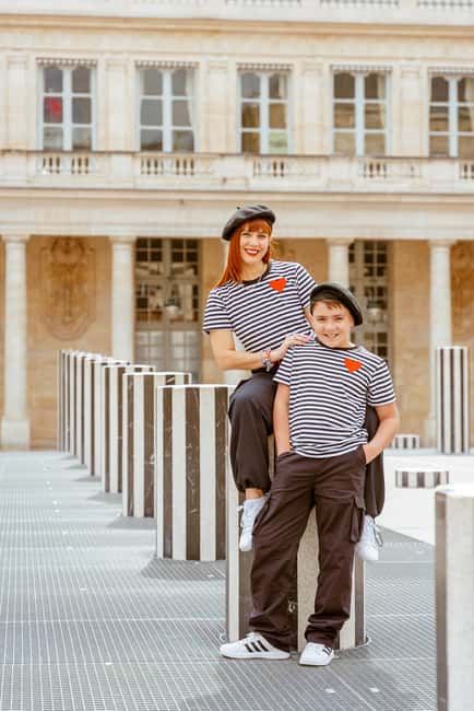 Paris : Louvre Street Photoshoot - Two viewpoints, with only five minutes between them