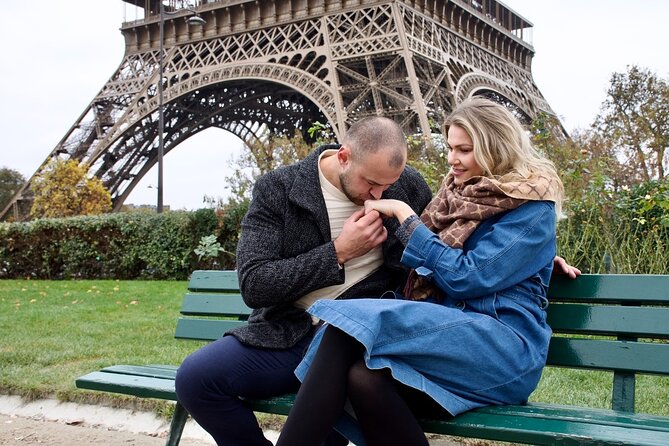 Paris: Luxury Private Photo Eiffel Tower & Louvre pyramid - Four short stops with changing Paris backdrops