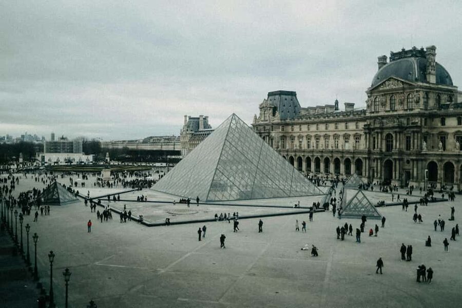 Paris: Mona Lisa and Louvre Highlights Tour SEMI PRIVATE - Getting inside with skip-the-line entry