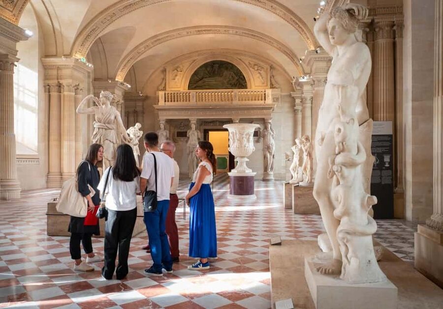 Paris: Montmartre, Notre-Dame, & Louvre Tour with Cruise - A Seine cruise with room to choose the timing