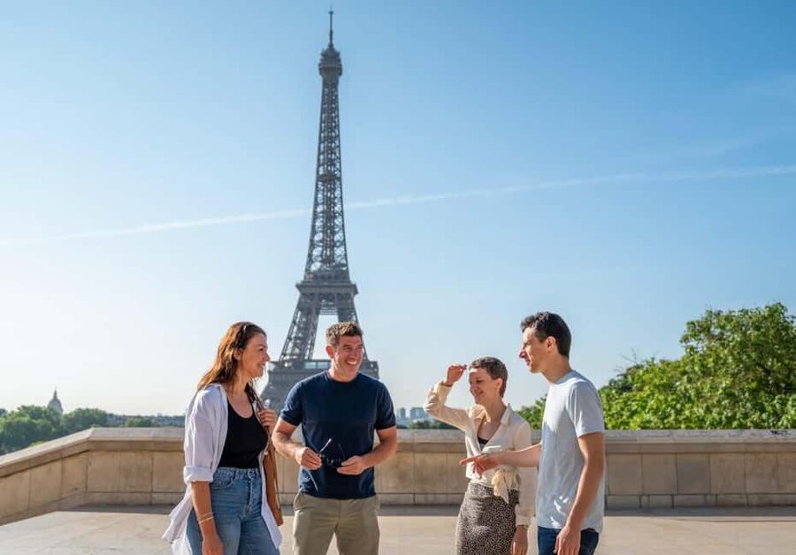 Paris: Montmartre, Notre-Dame, & Louvre Tour with Cruise - Metro travel and the practical rhythm of the day
