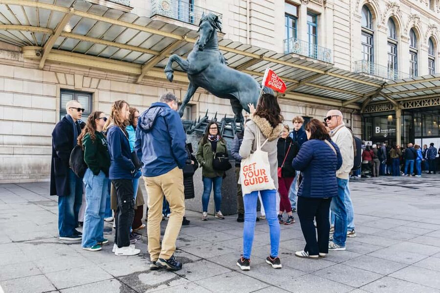 Paris: Musée d'Orsay Guided Tour with Skip-the-Line Tickets - Small details that make the visit smoother