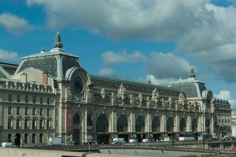 Paris: Musée d'Orsay Walking Tour With Reserved Access - The 30-minute introduction outside
