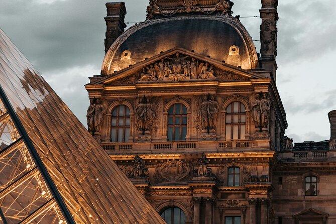 Paris: Night at the Louvre 6-people Max Guided Experience - The famous works, without trying to see everything