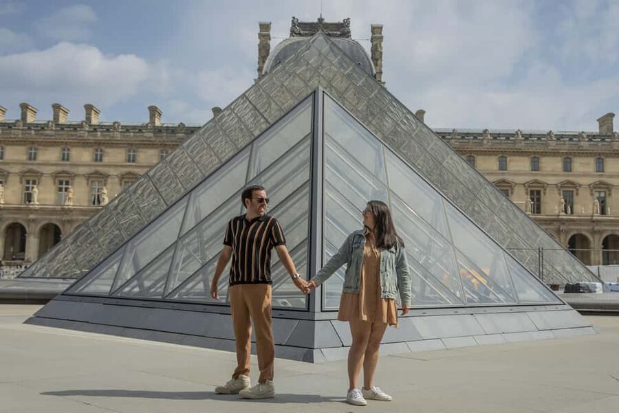 Paris: Private Photoshoot Outside the Louvre Museum - What happens during the Louvre session
