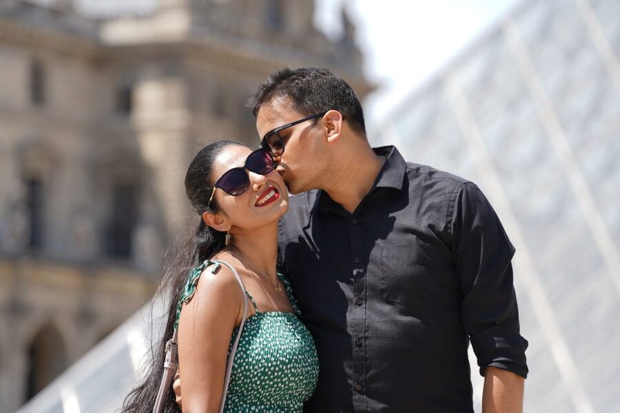Paris: Private Photoshoot Outside the Louvre Museum - Photo delivery and what you actually receive