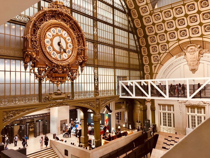 Paris: Seine River Walking Tour with Optional Musée d'Orsay - Walking Paris from its oldest bridge
