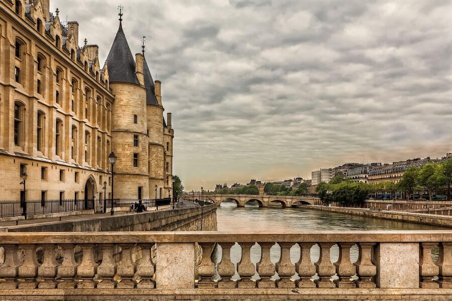 Paris: Seine River Walking Tour with Optional Musée d'Orsay - Adding Musée d’Orsay for Impressionist art