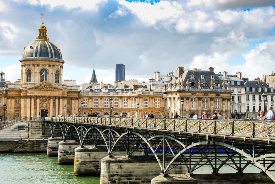 Paris: Seine River Walking Tour with Optional Musée d'Orsay - What the $42 price really buys