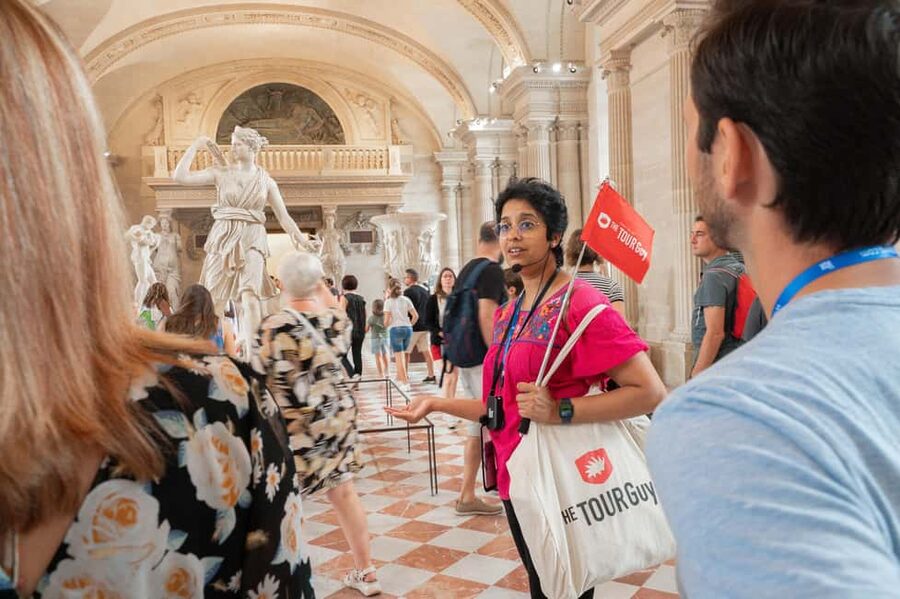 Paris Semi Private Walking Tour: Louvre, Eiffel Tower & Boat - Starting in Montmartre at Abbesses
