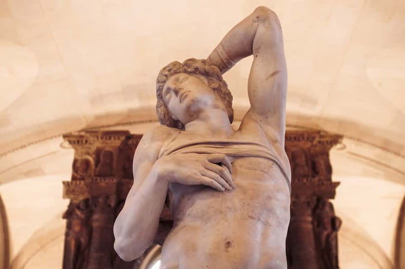 Paris: Skip-the-Line Louvre Highlights Tour with Mona Lisa - Winged Victory: A Powerful First Impression