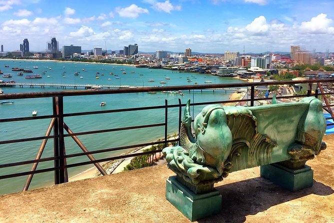 Pattaya City Tour : Big Buddha, Viewpoint & Gems Gallery - Wat Phra Yai and the large Buddha image