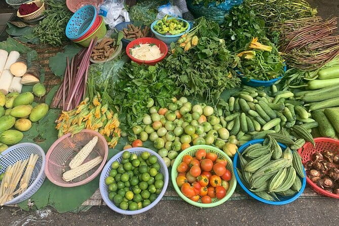 Phnom Penh Morning Breakfast, Market and Art Tour by Tuktuk - Breakfast at Noodle Sry