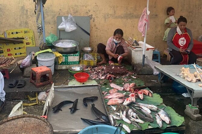 Phnom Penh Morning Breakfast, Market and Art Tour by Tuktuk - Timing, comfort, and practical details