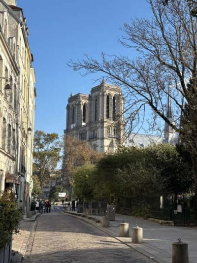 Photo Workshop in Paris sightseeing Notre Dame and Louvre