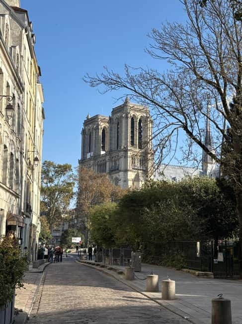 Photo Workshop in Paris sightseeing Notre Dame and Louvre - Notre Dame and the value of an exterior stop