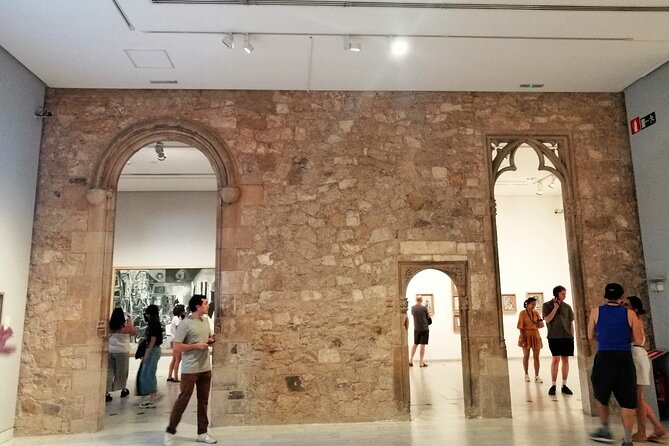 Picasso Museum and Walking Tour Plus Optional Wine & Food Tasting - Casa Llotja de Mar and Picasso’s student years