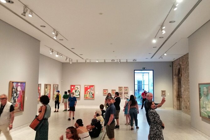 Picasso Museum and Walking Tour Plus Optional Wine & Food Tasting - Arriving at the Picasso Museum