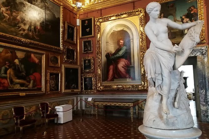 Pitti Palace, Palatina Gallery and the Medici: Arts and Power in Florence. - Entering the palace and understanding its scale