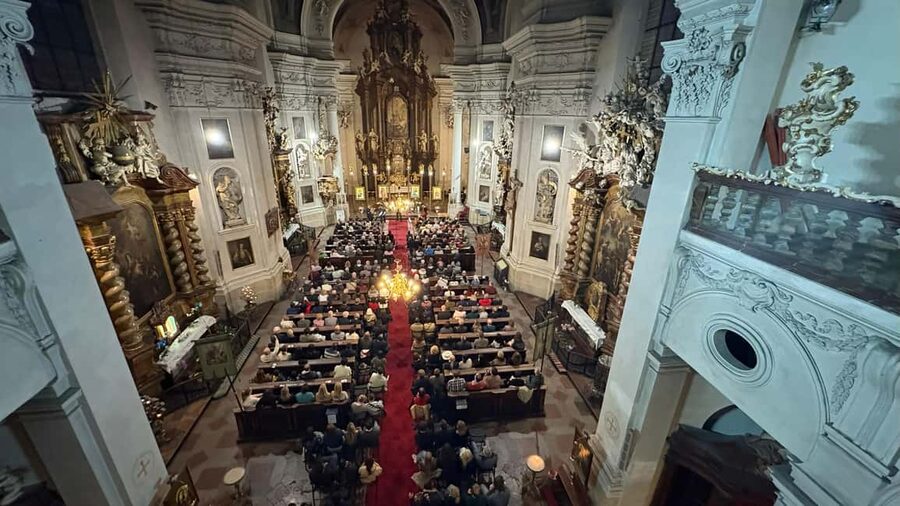 Praha:Vivaldiho koncert Čtyř ročních dob a další Klementinum - Acoustics, temperature, and comfort