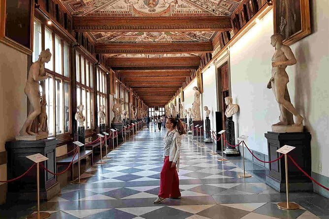 Premium Small-Group Uffizi Tour - Crowds are part of the Uffizi experience