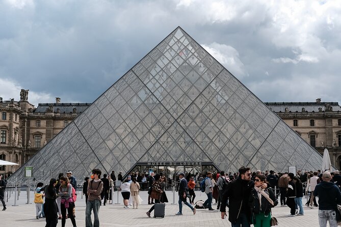 Priority ticket without waiting for the Louvre Museum - Inside the Louvre: three hours to choose your own route