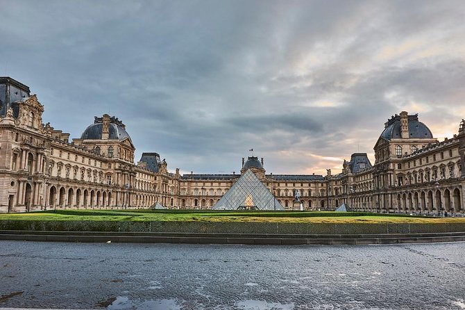 Private 3-hour tour in Louvre Museum with official tour guide - What the private guide changes