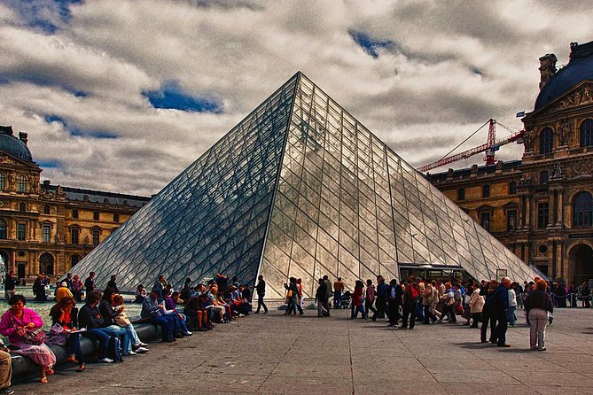 Private 3-hour tour in Louvre Museum with official tour guide - A shortcut can save precious museum time