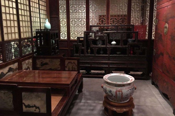 Private Beijing Art Tour including Red Gate Gallery, 798 Art Zone and Guanfu Museum - Two hours among the old factories of 798