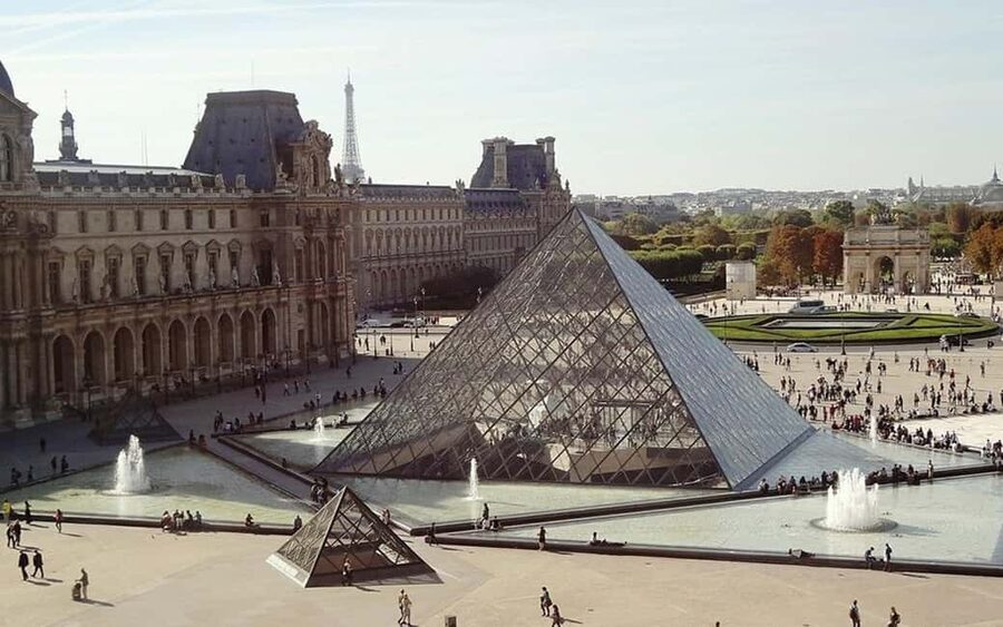 Private & Customizable Paris Tour: Eiffel, Louvre & More - A private car gives you a quick feel for Paris