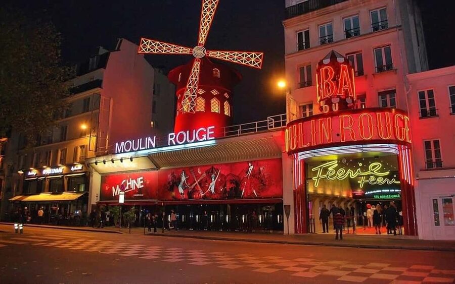 Private & Customizable Paris Tour: Eiffel, Louvre & More - Notre Dame, Pont Neuf, and the Latin Quarter
