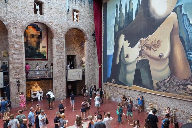 Private Dalí Museum and Tour from Barcelona - Leaving Barcelona in a private vehicle