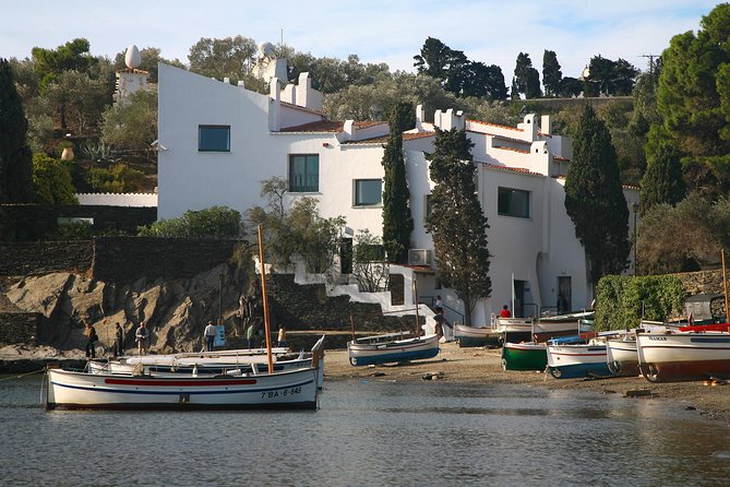 Private Dalí Museum and Tour from Barcelona - Two hours inside the Dalí Theatre-Museum