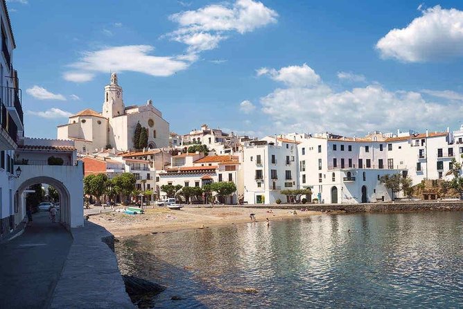 Private Dalí Museum and Tour from Barcelona - Practical details that affect the day