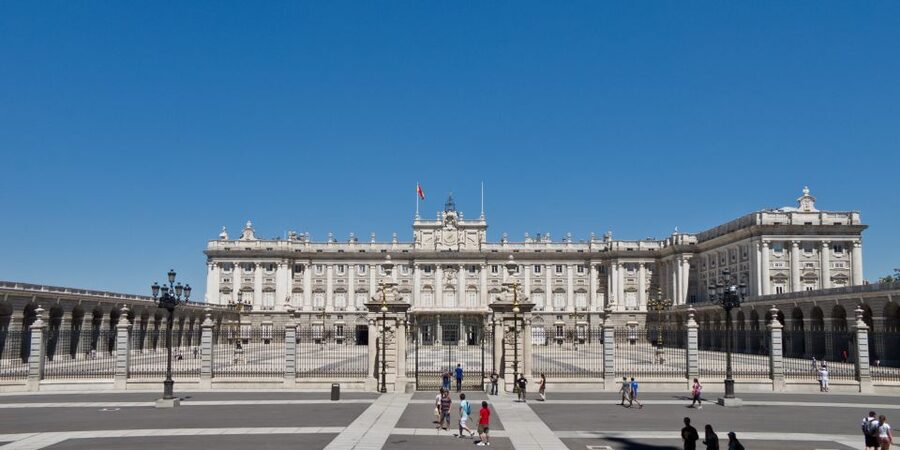 Private guided tour Royal Palace & Royal Collections Gallery - Timing, access, and practical planning