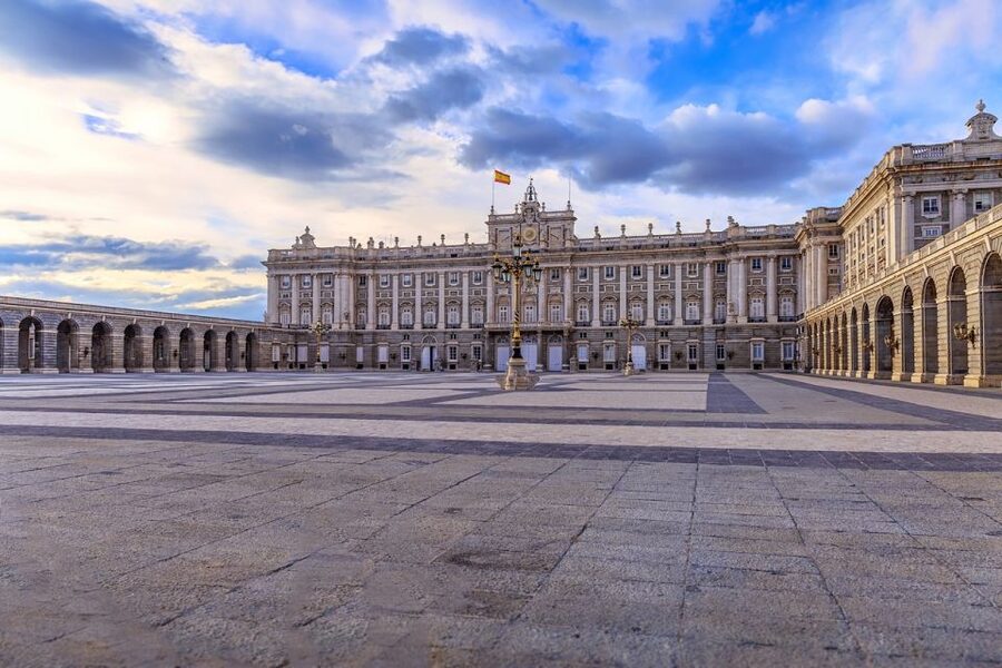 Private guided tour Royal Palace & Royal Collections Gallery - Juan de Flandes, Charles V, and the works worth seeking