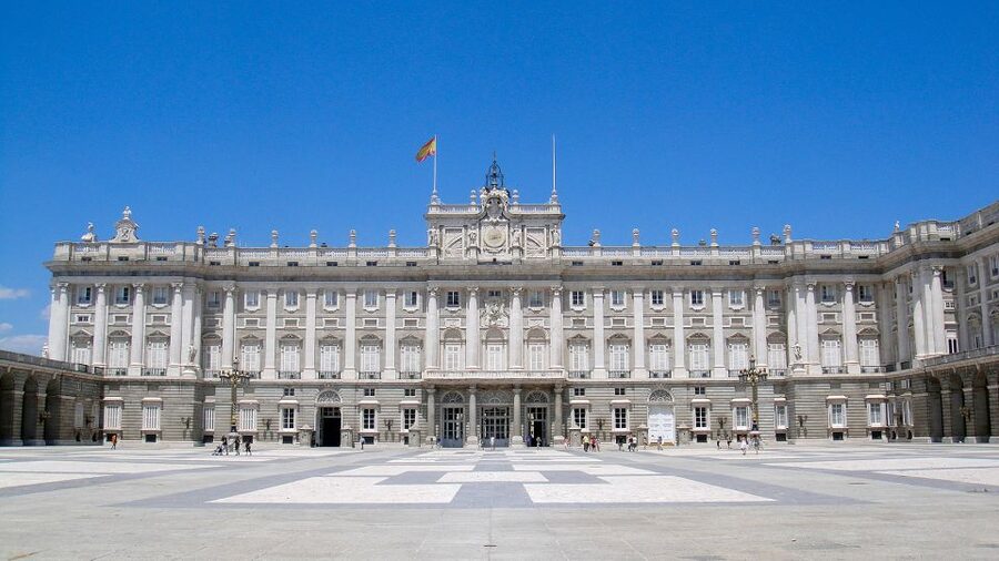 Private guided tour Royal Palace & Royal Collections Gallery - What the private guide adds