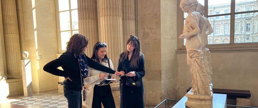 Private Louvre Tour for Teenagers - Following the eleven challenges