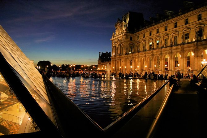 Private night tour at the Louvre - A short stop at the Louvre Pyramid