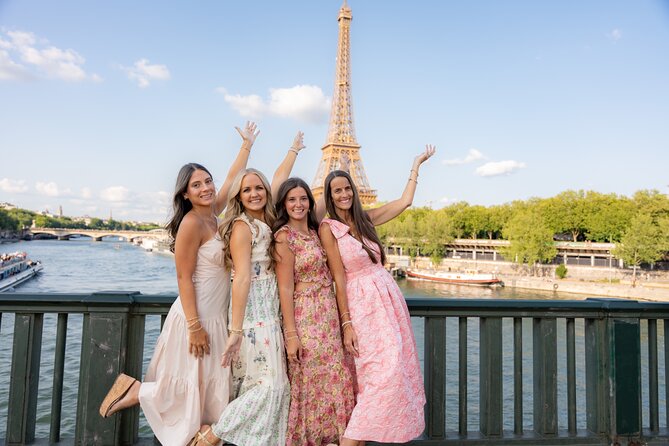 Private Photo Shoot at the Eiffel Tower or Louvre - Weather and the missing umbrella