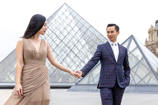 Private Photoshoot at the Louvre area in Paris - Who will get the most from this session