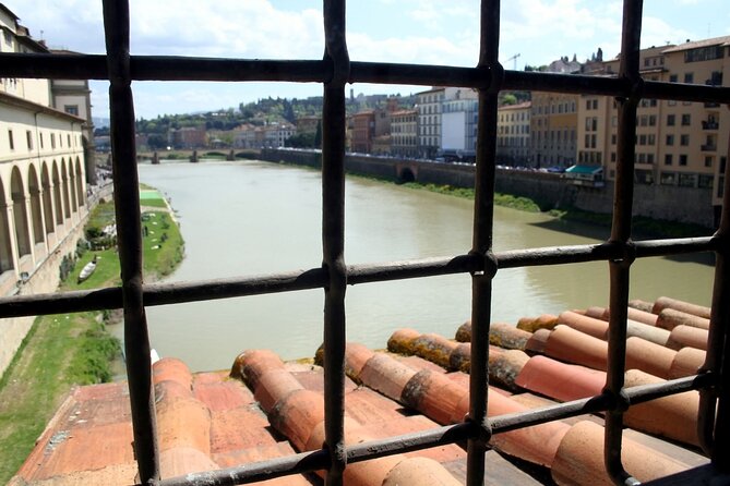 Private Skip-the-Line Uffizi Gallery and Vasari Corridor Tour - Small details that can make or break the day