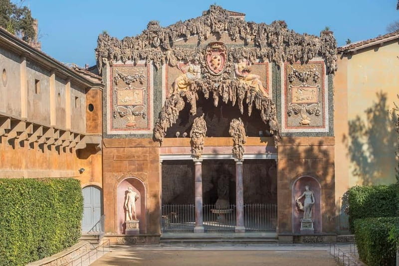Private Skip-the-Line Uffizi Gallery & Vasari Corridor Tour - Two hours with Botticelli, Michelangelo, and Leonardo