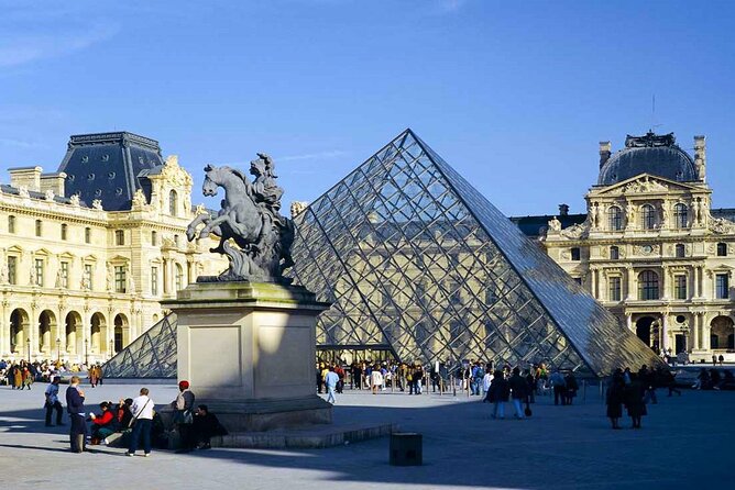 Private Tour in Italian of Paris: Centre, Montmartre, Louvre - Notre-Dame and the medieval heart of Paris