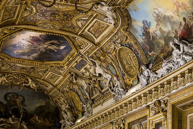 Private tour Louvre By night - What makes the guide important