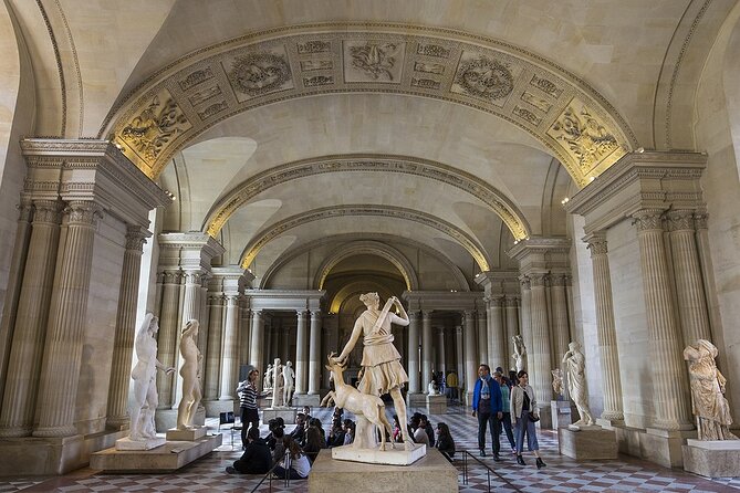 Private tour Louvre By night - Pace, mobility, and group comfort